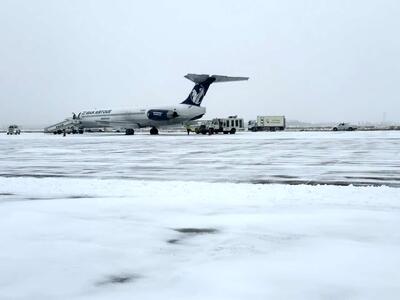 آخرین وضعیت فرودگاه مشهد پس از بارش شدید برف+ فیلم