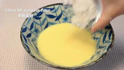 (ویدئو) گل کلم را رنده کنید و با تخم مرغ این غذای خوشمزه، سریع و ارزان را بپزید