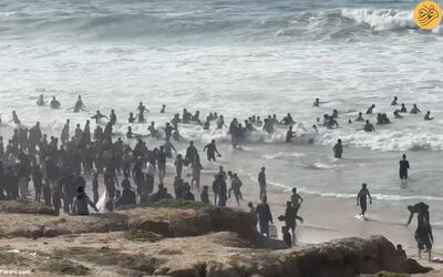 (ویدئو) هجوم فلسطینی‌ها به ساحل غزه
