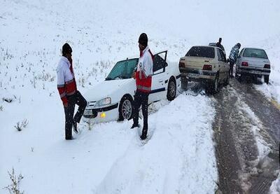 گرفتار شدن بیش از ۱۵ هزار نفر در برف و کولاک در ۲۶ استان