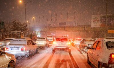 ویدیوی از گیر کردن ماشین برف روب شهرداری | رویداد24