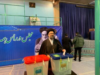 سید یاسر خمینی رای خود را به صندوق انداخت