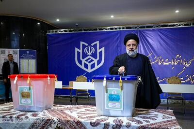 عکس/ژست خاص ابراهیم رئیسی هنگام انداختن رای خود به صندوق | اقتصاد24