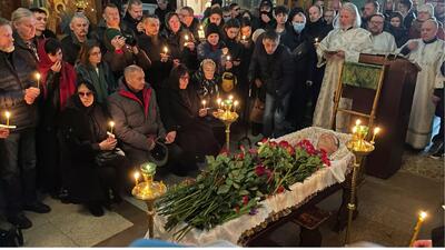 جسد الکسی ناوالنی با حضور هزاران نفر در روسیه به خاک سپرده شد