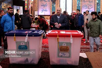 (تصاویر) قالیباف در تکیه‌گاه آقا مرتضی علی(ع) رای داد