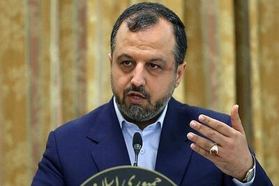 وزیر اقتصاد در مسجد لرزاده رای خود را به صندوق انداخت