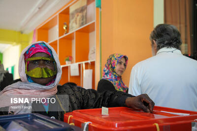 حضور مردم پای صندوق های اخذ رای در همدان و جزیره کیش