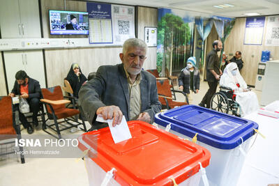حضور مردم تهران پای صندوق های اخذ رای