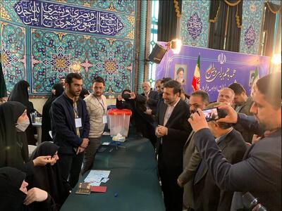 بازدید سخنگوی شورای نگهبان از روند اخذ رأی در حسینیه ارشاد
