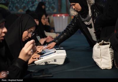 تصاویر | فریم به فریم همراه مسئولین و مردم در انتخابات ۱۴۰۲ در حسینیه ارشاد