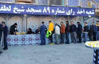 فیلم/ صف مردم در ساعت اولیه اخذ رای انتخابات ۱۴۰۲ در اصفهان