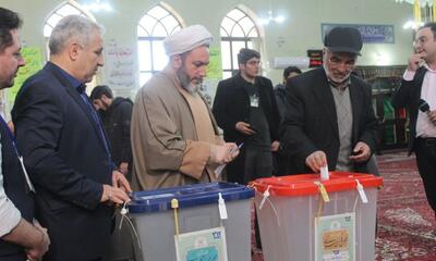 حضور مردم ضیاء آباد تاکستان در پای صندوق های رای