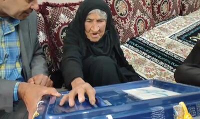 شرکت در انتخابات توسط بانوی ۱۰۰ساله در روستای وراوی شهرستان دشتی