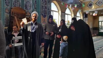 حضور مردم روستای گلستانک در انتخابات