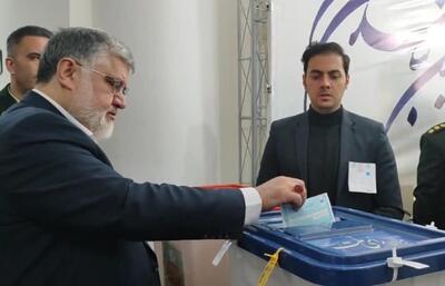 استاندار آذربایجان غربی رای خود را به صندوق انداخت