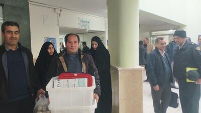 تحویل صندوق‌های اخذ رای در شهرستان مرزی خواف