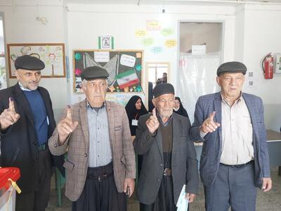 حضور مردم شهرستان فارسان در پای صندوق‌های رای