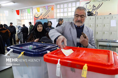 حضور مردم استان سمنان پای صندوق های رای ادامه دارد