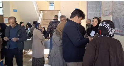 حضور حماسی مردم مرزی پیرانشهر پای صندوق های رای