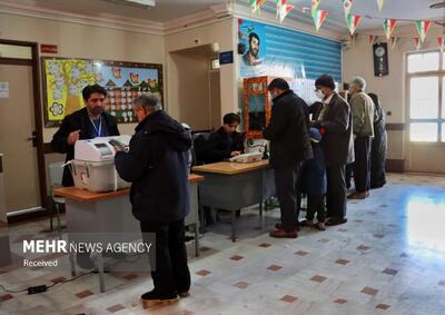 مشارکت مردم دارالمومنین کاشان از نخستین ساعات رای گیری انتخابات