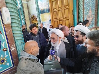 حضور رئیس مرکز اسناد انقلاب اسلامی در پای صندوق رای