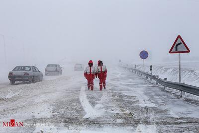 امدادرسانی به حادثه‌دیدگان روستاهای گرفتار در برف گیلان و کرمان
