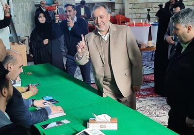 استاندار سمنان: حضور در انتخابات تجدید میثاق با شهدا و آرمان‌های انقلاب است - تسنیم