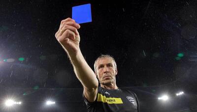 واکنش یوفا به استفاده از کارت آبی: دیگر اسم این بازی فوتبال نیست!