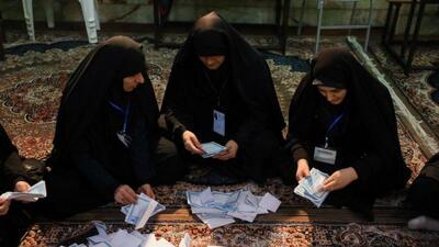 از مجموع ۲ میلیون و ۶۵۰ هزار نفر واجد شرایط رای دادن در مشهد، ۹۲۸ هزار نفر رای دادند
