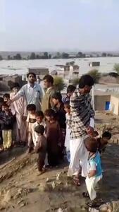 فیلم فرار مردم یک روستا به بلندی‌ها از ترس سیل / سیستان و بلوچستان در بحران