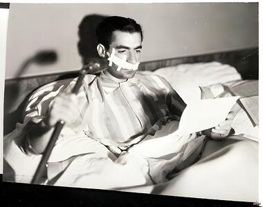 عکس/ ترور شاه در ۷۵ سال پیش؛ صورت زخم خورده محمدرضا پهلوی لحظاتی پس از نجاتش از مرگ