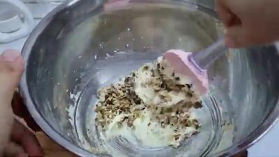 (ویدئو) شیرینی نخرید؛ خودتان این شیرینی پفکی گردویی را برای عید نوروز بپزید