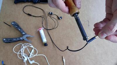(ویدئو) چگونه کابل USB و هندزفری‌های قدیمی را مثل آب خوردن تعمیر کنیم؟
