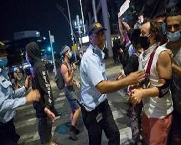 حمله پلیس به معترضان مخالف نتانیاهو در تل‌آویو