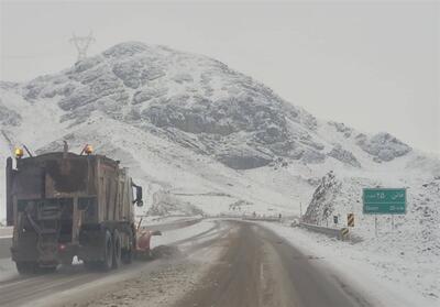 اجرای 27 هزار کیلومتر برف‌روبی در خراسان جنوبی/ سرنشینان 700 خودروی گرفتار در برف  امدادرسانی شدند - تسنیم