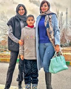 عکس/ هنرپیشه جذاب و قد بلند زن ایرانی در کنار خواهر و برادرش | اقتصاد24