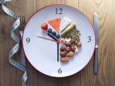 ساعتِ غذا خوردن مهم است/ برای کاهش وزن چه زمانی غذا بخوریم؟
