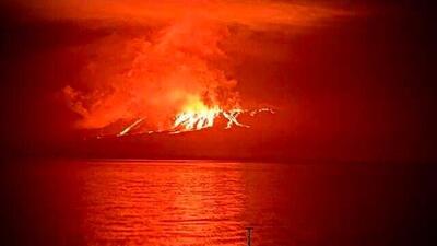 ببینید / فوران آتشفشان در پارک ملی اکوادور