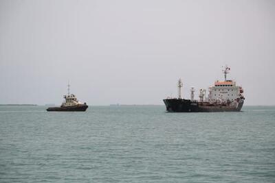آتش‌سوزی در کشتی مرتبط با اسرائیل در دریای سرخ / «نیرو‌های ائتلاف» در دریای سرخ در حال تحقیق درباره این حادثه هستند