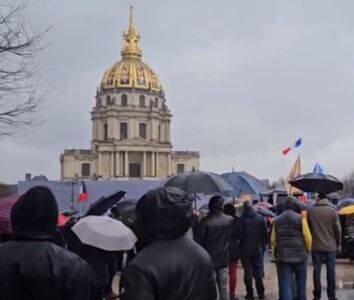 تظاهرات ضدجنگ در پاریس+ فیلم