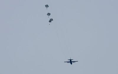 آمریکا با ارسال کمک‌های هوایی به غزه، به ریش ما می‌خندد!