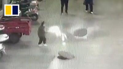 (ویدئو) فرار یک پسربچه از انفجار وحشتناکی که رقم زد