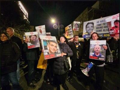 تظاهرات خانواده اسرا مقابل اقامتگاه نتانیاهو