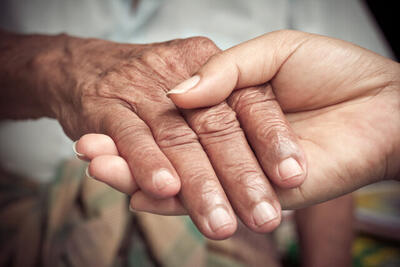 اهمیت توسعه پوشش بیمه‌ای و توانبخشی سالمندان