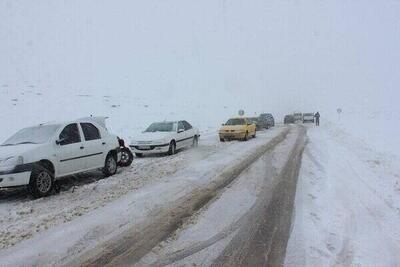 بارش برف و باران در جاده های ۱۰ استان