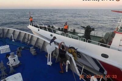 برخورد کشتی گارد ساحلی چین به قایق فیلیپینی+ فیلم