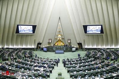 ۶۲ نماینده جلسه روز گذشته مجلس را به تعطیلی کشاندند