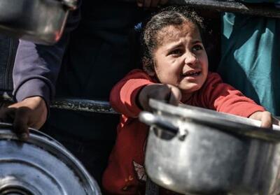 تصویر دردناک از   یزن الکفارنه  ؛ نماد مظلومیت کودکان غزه که از گرسنگی می‌میرند+عکس - تسنیم