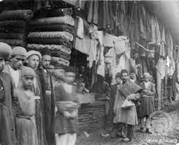 تصویر جالب از یک قند فروش تهرانی در اواخر قاجار