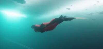 این زن رکوردهای گینس را شکست/ غواصی بدون اکسیژن در آب‌های یخ‌زده+عکس
